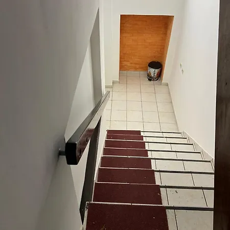 Bed And Shower Alone Belgrad