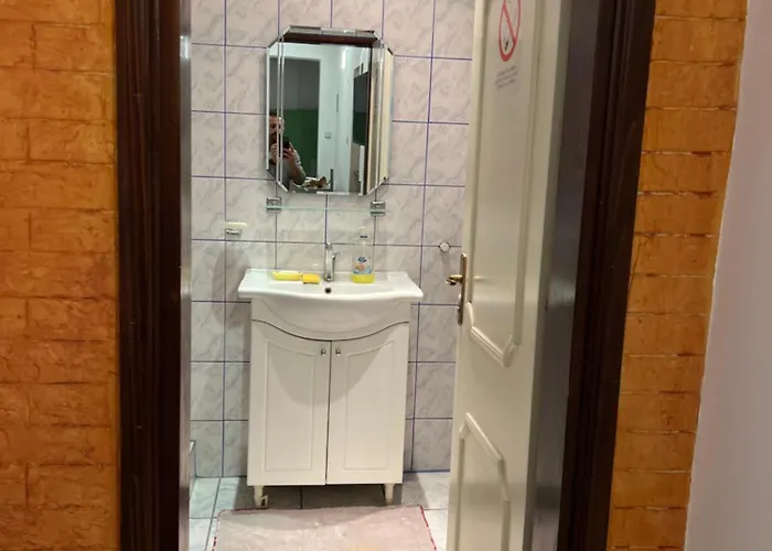 Bed And Shower Alone شقة